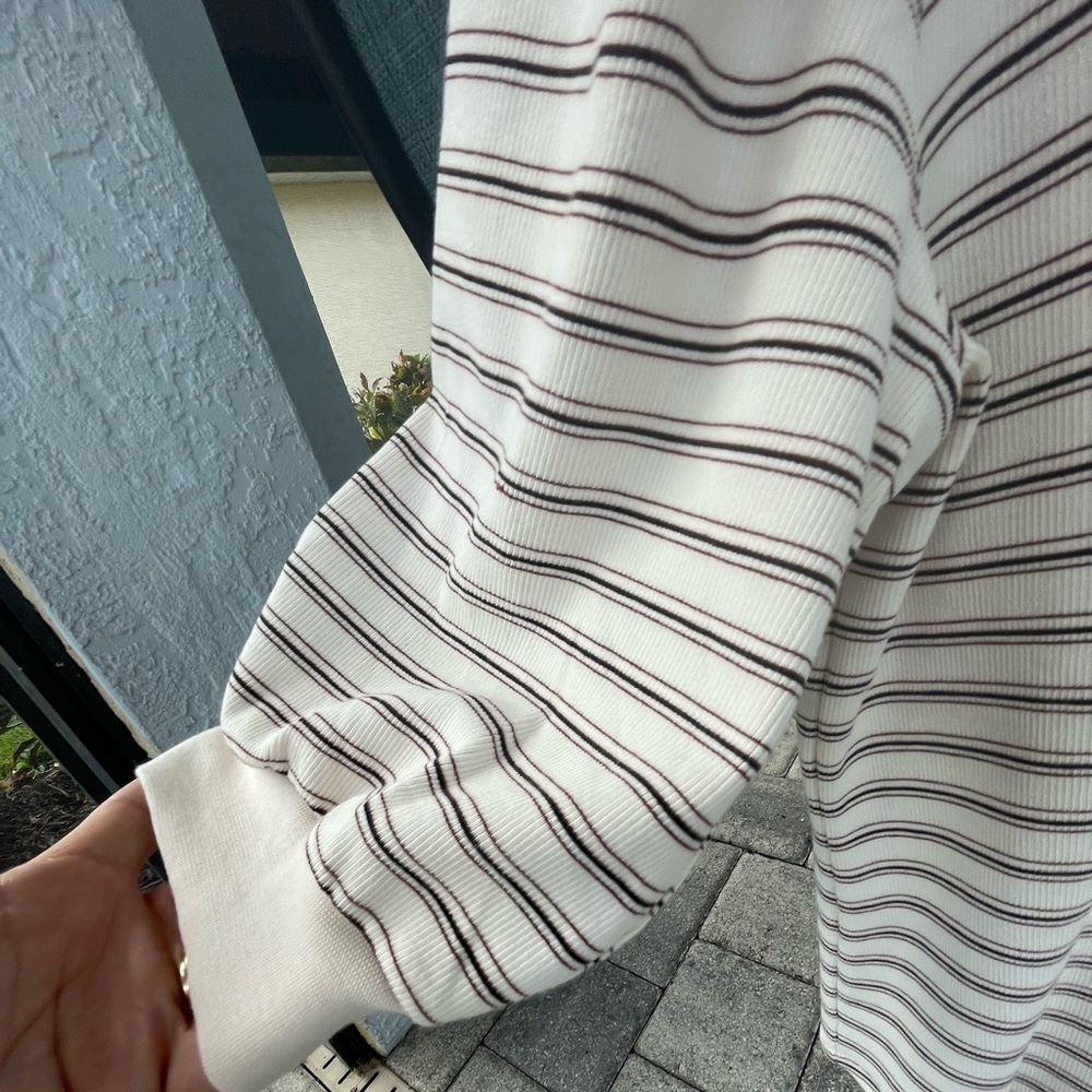 Cute  three quarter length sleeve top size Medium . - Picture 2 of 3